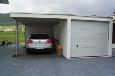 Garage mit Carport