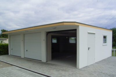 Garagenanlage mit Vordach