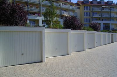 Reihengaragen versetzt